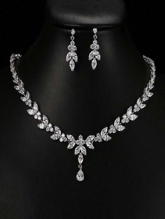 💎 Crystal Silver Floral Necklace Set