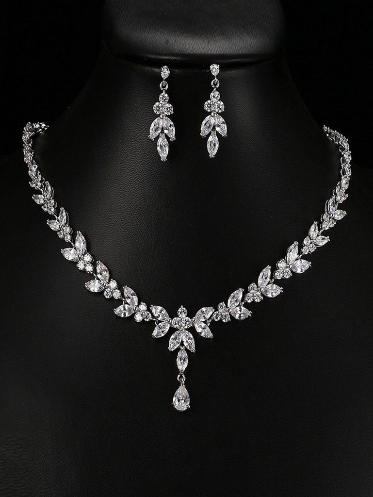 💎 Crystal Silver Floral Necklace Set