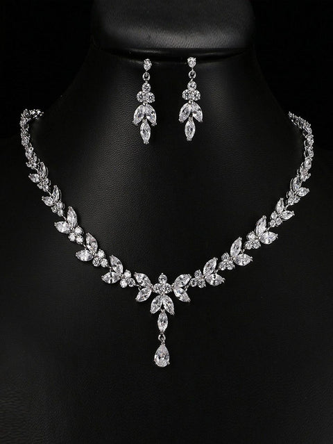 💎 Crystal Silver Floral Necklace Set