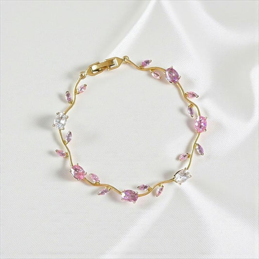 Gardenia Bracelet 🌸 – Timeless Floral Elegance